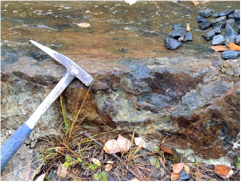 Oxidizing sulfide-rich mineralization in outcrop at the Skvasselbostraket prospect.